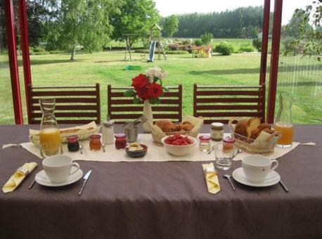 Вилла Au Jardin Fleuri Vauxaillon Экстерьер фото